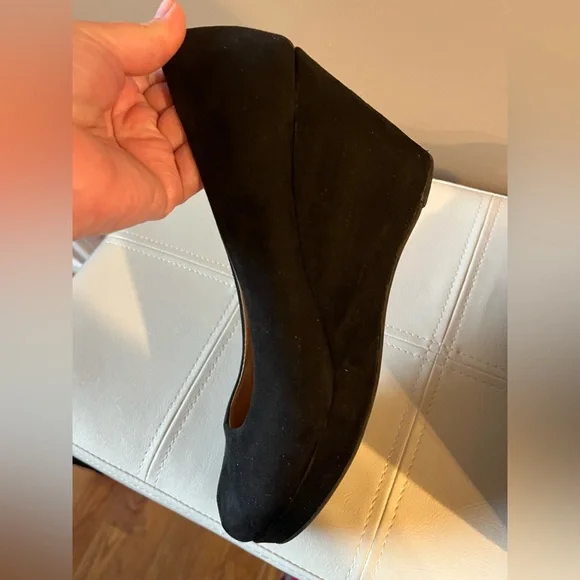 a.n.a Classic Black Wedge Shoes, Size 8 1/2 - Picture 8 of 8